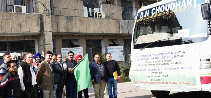 Director Agriculture Jammu Flagging Off Farmers for Inter State Exposure Visit-28