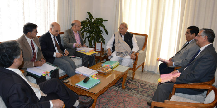 GOVERNOR CHAIRING SAC MEETING-28