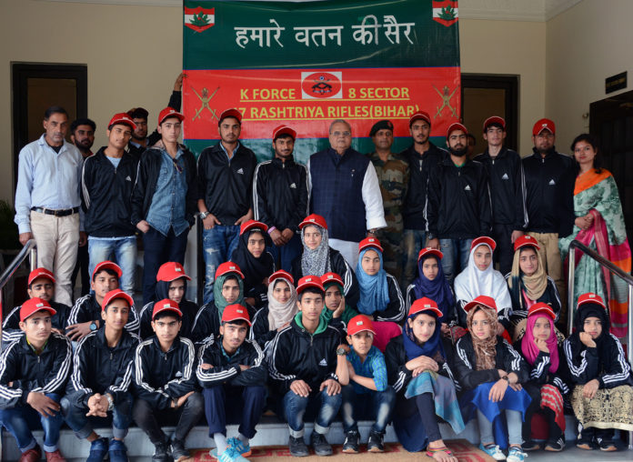 GOVERNOR WITH STUDENTS FROM SADBHAVNA TOUR