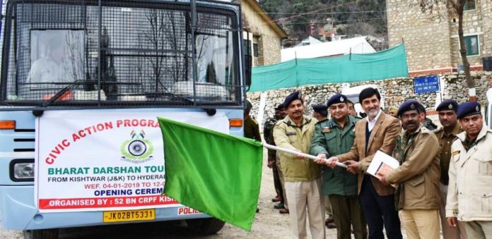DC Kishtwar, flags off students for Bharat Darshan tour-4