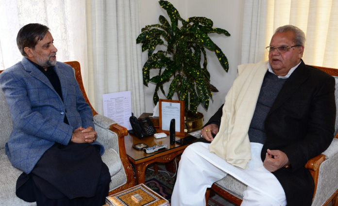 GOVERNOR MEETING SHRI MIAN ALTAF-5