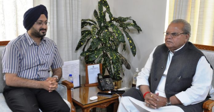 GOVERNOR MEETING SHRI SIMRANDEEP SINGH, CEO SMVDSB-29