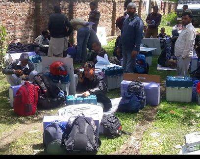 POLLING STAFF APR-28