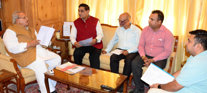 GOVERNOR MEETING MAYOR JMC-21