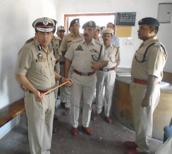 DG Prisons visits Central Jail Srinagar-17