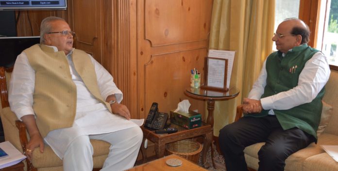 GOVERNOR MEETING VINAI KUMAR SAXENA