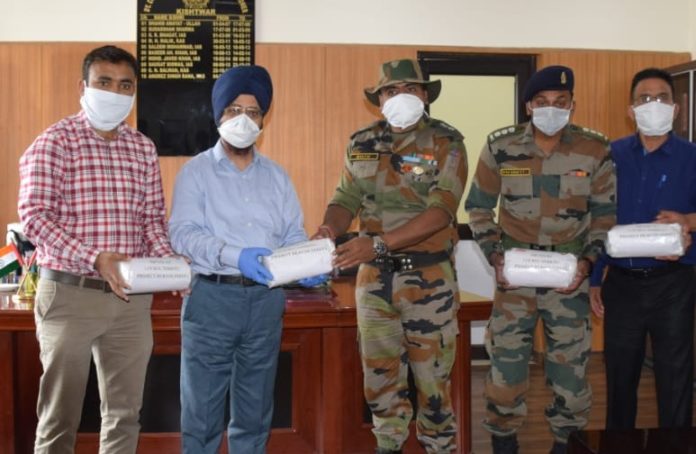 GREF donates masks to district administration Kishtwar-19